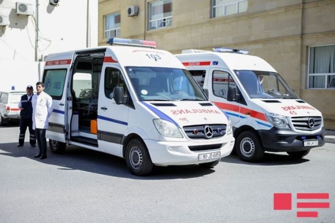 Təcili yardımla sərnişin daşıyan sürücü işdən çıxarıldı - Video