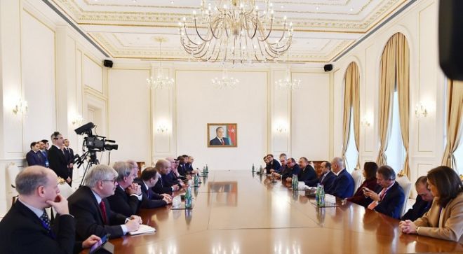 Ilham Aliyev met with congress partcipants
