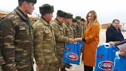 قنیره پاشایئوا اؤن جبهه‌ده - فوتو