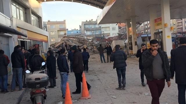 Empty building collapses in Istanbul , 1 killed