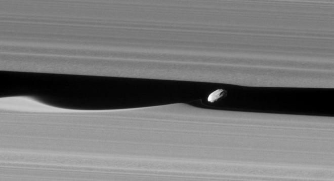 NASA probe obtains close up photos of Saturn