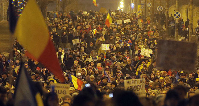 Rumıniyanın müdafiə naziri istefa verdi