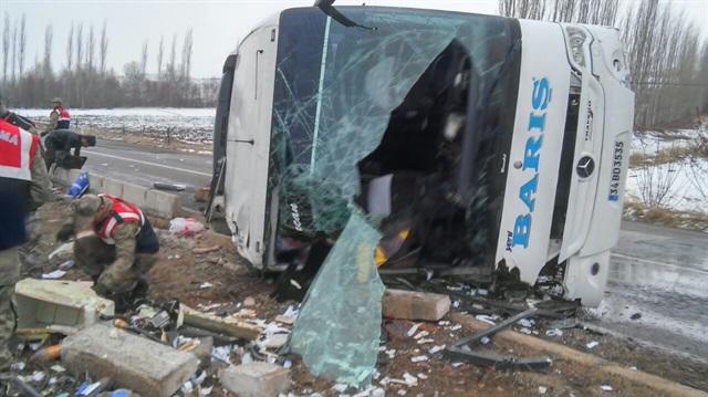 Bus accident: 1 dead, 40 wounded...