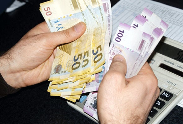 Vəzifəyə keçmək üçün xadiməyə 10 minə yaxın pul verdi