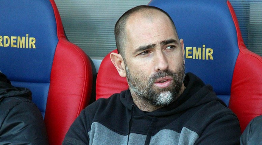 "Yuventus" baş məşqçisini istefaya göndərdi