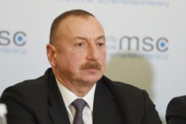 Ilham Aliyev visited statue of Heydar Aliyev