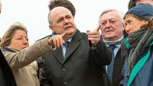 French mayor bans food distribution among refugees