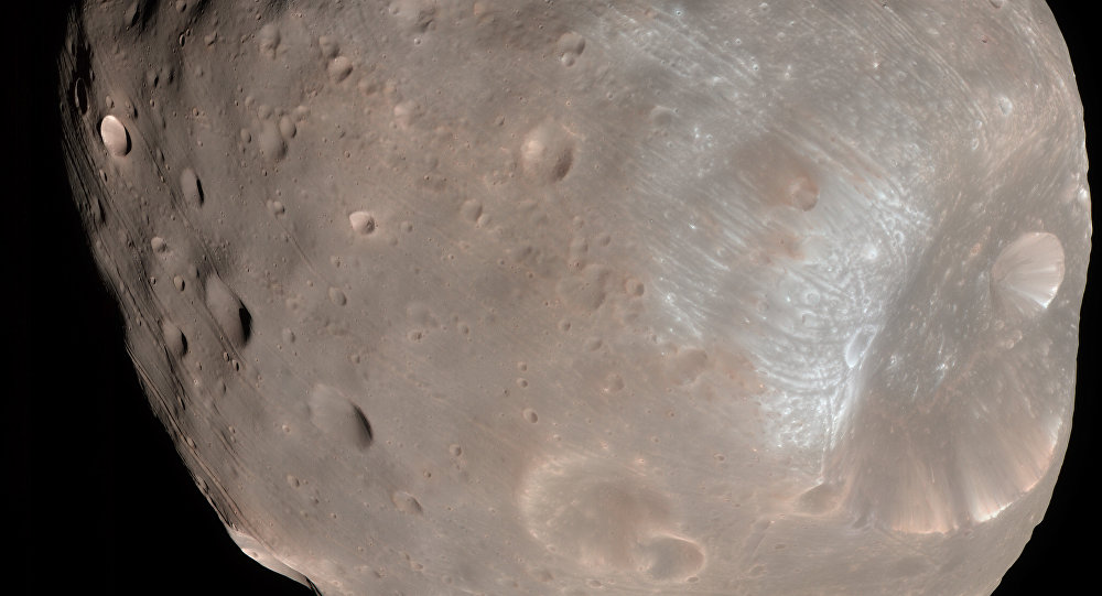 NASA spacecraft nearly crashes into Martian Moon