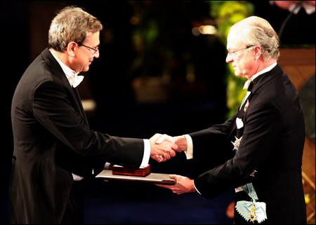 Pamuk Nobel komitəsini tənqid etdi - Qalmaqal