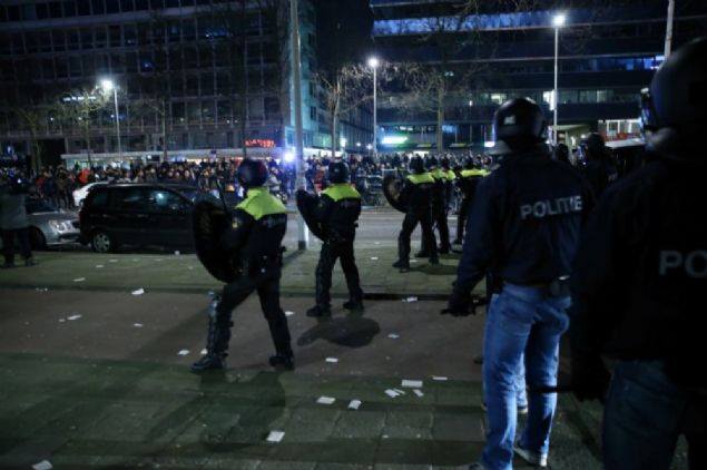 Netherland arrested 12 protesters - Turkish consulate -