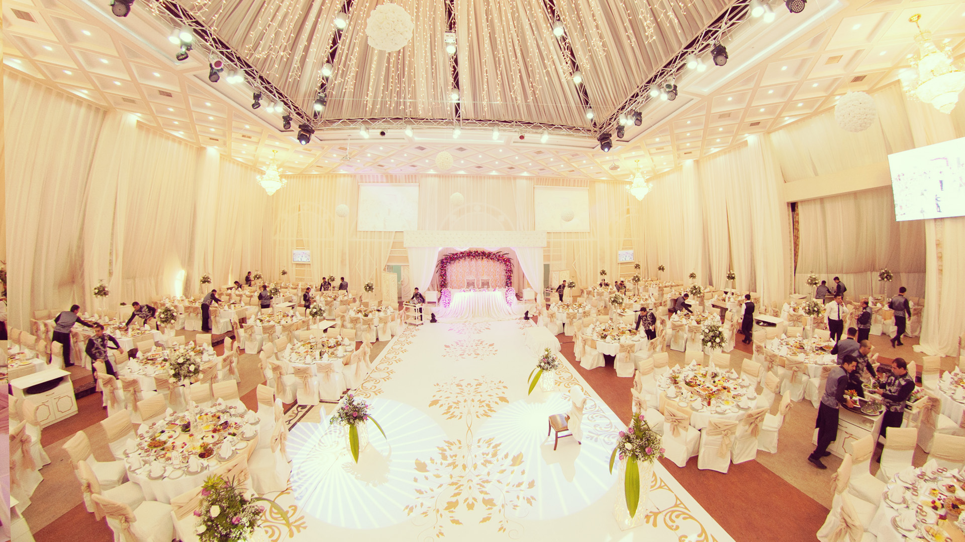 Bu gün nazir müavininin oğlunun toyudur