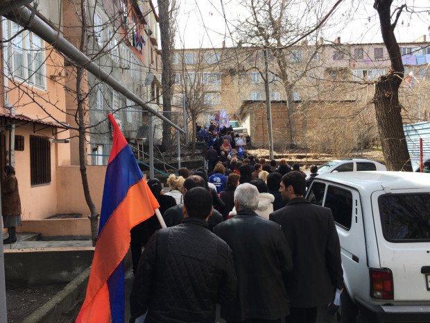 Köçəryan tərəfdarları aksiyalara başladı: Polis yeridildi