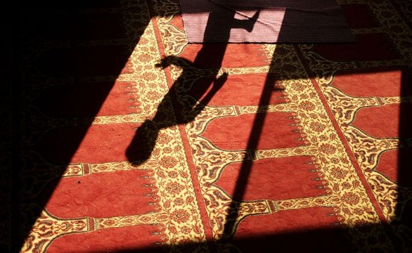 لندندا۵۰۰ کیلسه قاپادیلدی، ۴۲۳ مسجید آچیلدی