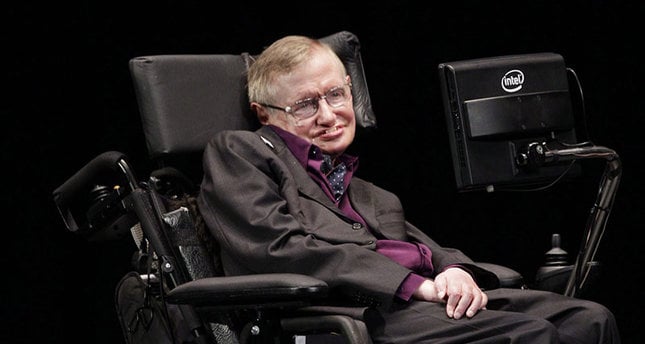 Famous names vie to be Stephen Hawking’s new voice