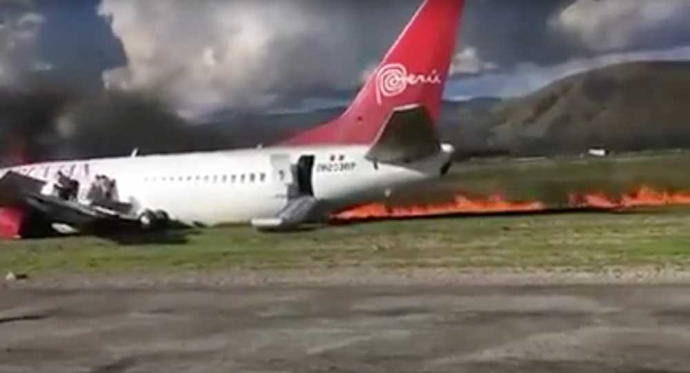 Plane bursts into flames, injured 25 passengers - Video
