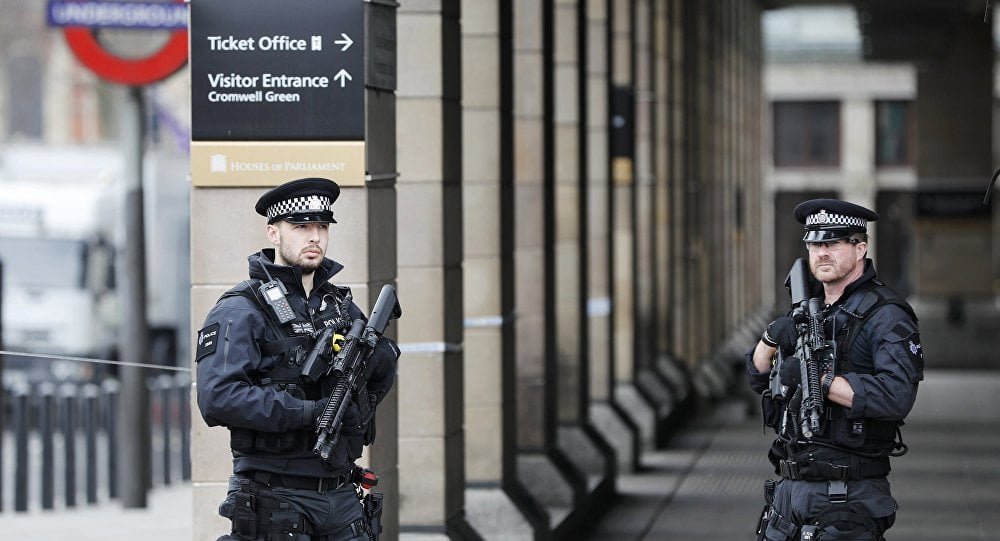 Siyasətçi Moskvadan qayıdarkən Londonda saxlanıldı