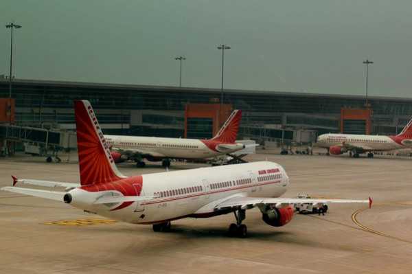 Qasırğaya görə 17 min sərnişin aeroportda qaldı