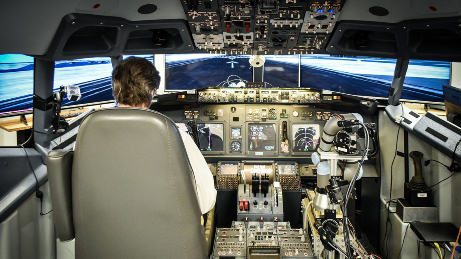 Robot co-pilot flies and lands Boeing 737