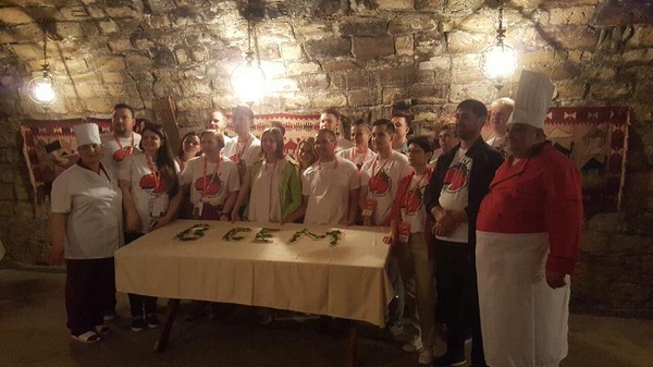 Bakıda turistlər qutab bişirdi - Foto