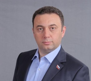 Azərbaycanlı iş adamı yenə deputat oldu