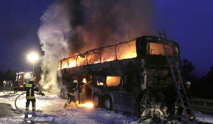 Rusiya Xersonda avtobusu dronla vurdu: ölənlər var - Foto