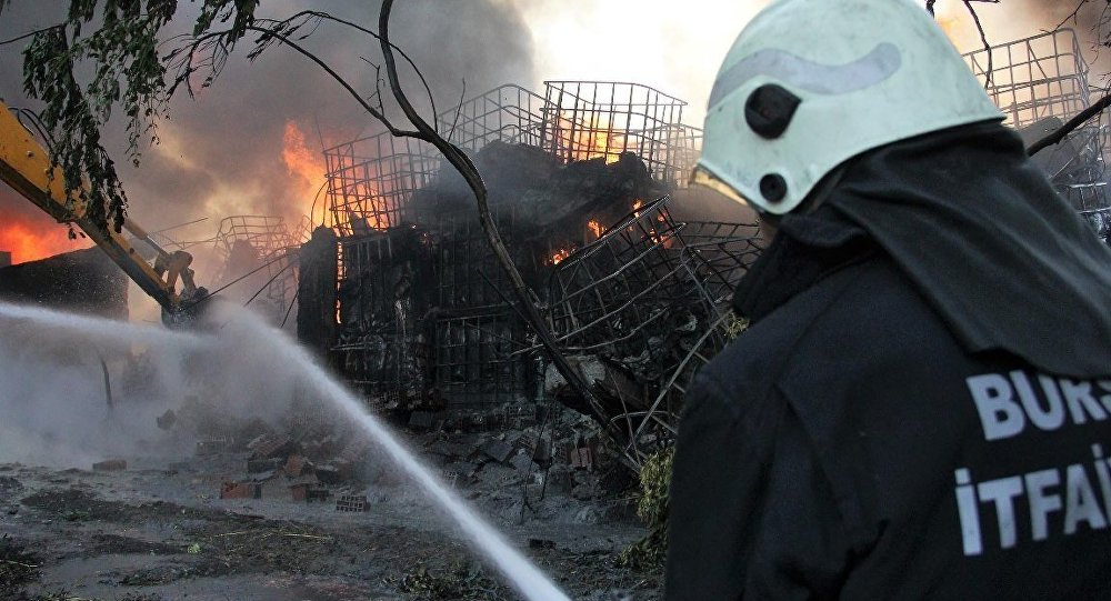 Türkiyədə fabrik yanır - Foto
