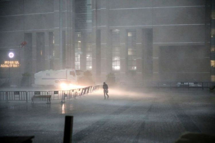 Sevilya sel sularına qərq oldu - Video