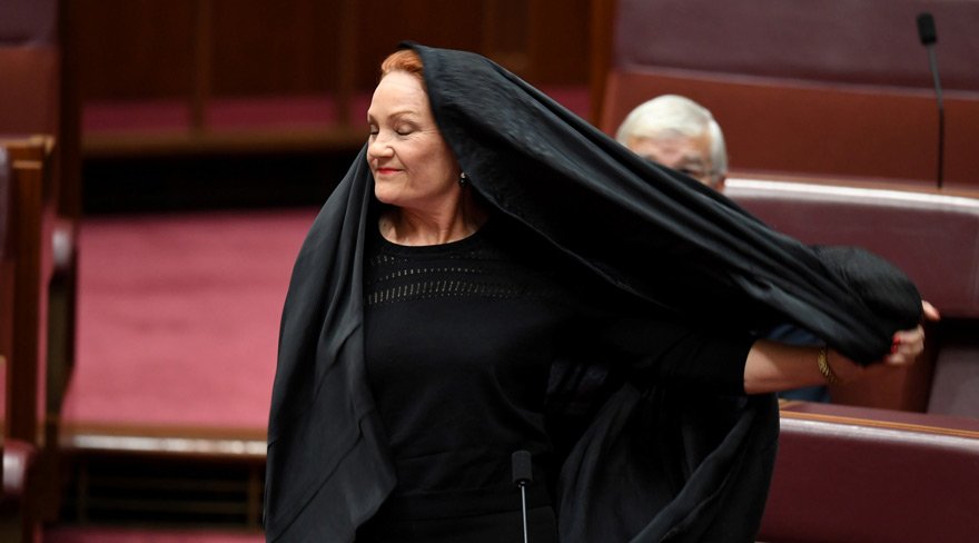 میلت وکیلی چادرا ایله پارلامنته گلدی و... – فوتو