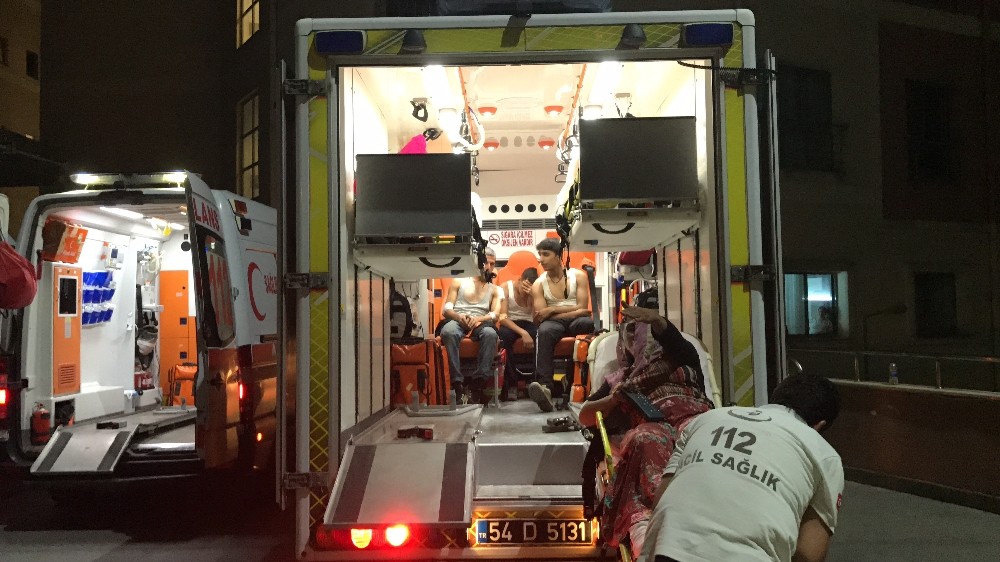 Bursada yük maşını marketə çırpıldı: 1 ölü, 2 yaralı - Video