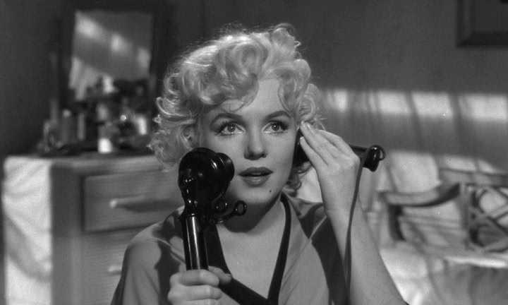 Названы 10 лучших комедий всех времен