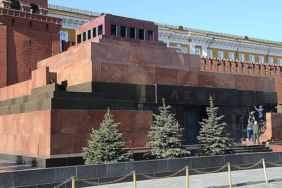 ABŞ rəssamı Leninin cəsədi üçün 1 milyon dollar təklif etdi