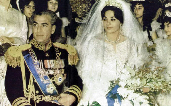 Ayətullahlar Fərəh Pəhləvinin hüzurunda - Foto