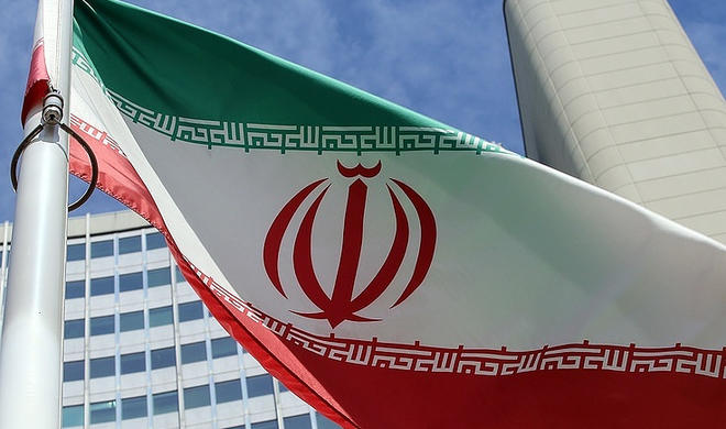 دانشجویان در امیرکبیر و الزهرا پرچم را به آتش کشیدند -