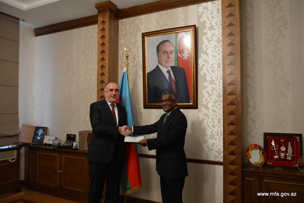 Azerbaijani FM receives incoming Sudanese ambassador