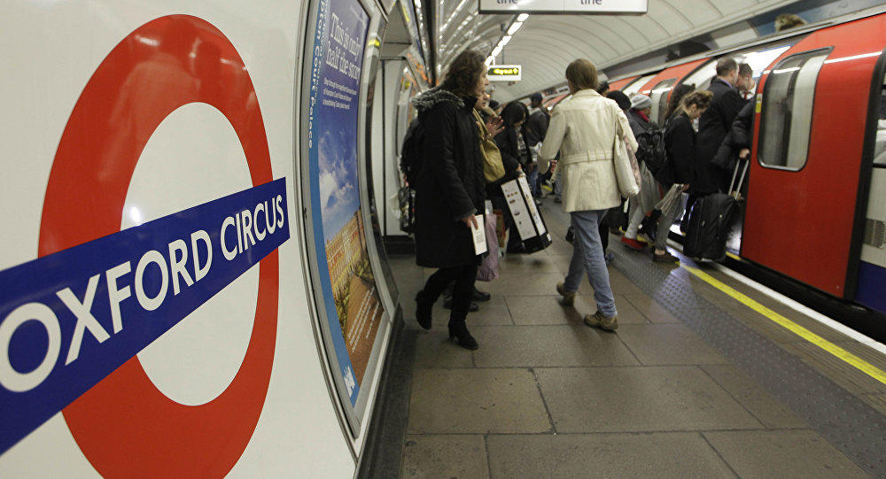 London tube station evacuated by reports of gun hots