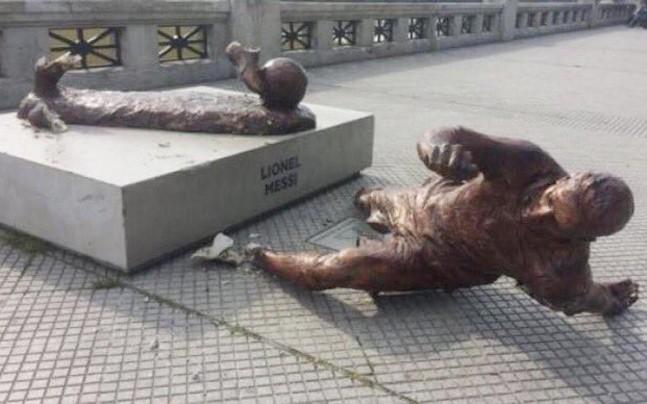 Messi hurt again as Barcelona beats Villarreal 2-1