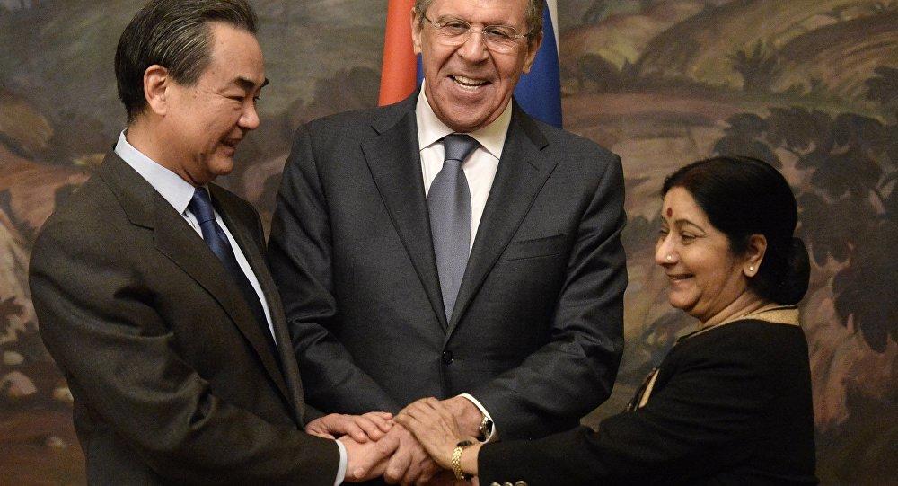 Lavrov Bakıda çinli həmkarı ilə görüşdü