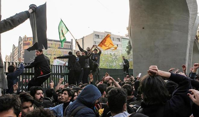 تجمع دانشجویان علیه حکومت و گرامیداشت کشته‌شدگان دی‌ماه - ویدئو