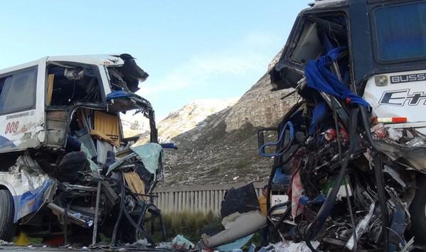 Bu ölkədə avtobus dərəyə aşdı: 37 nəfər öldü