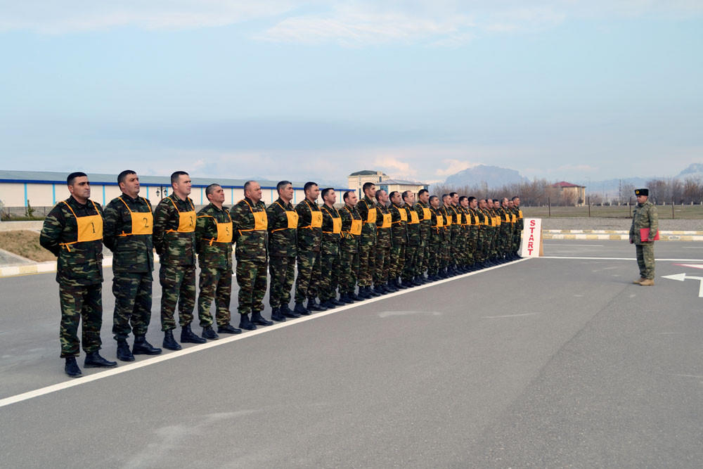 Military training is held with commanders - Video