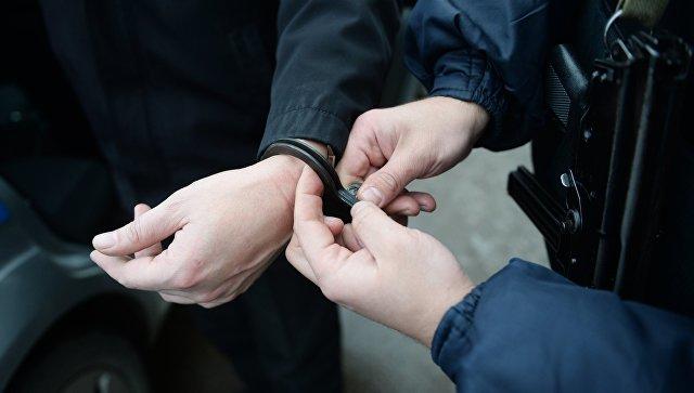 У заснувшего в автомобиле мужчины украли телефон - Видео