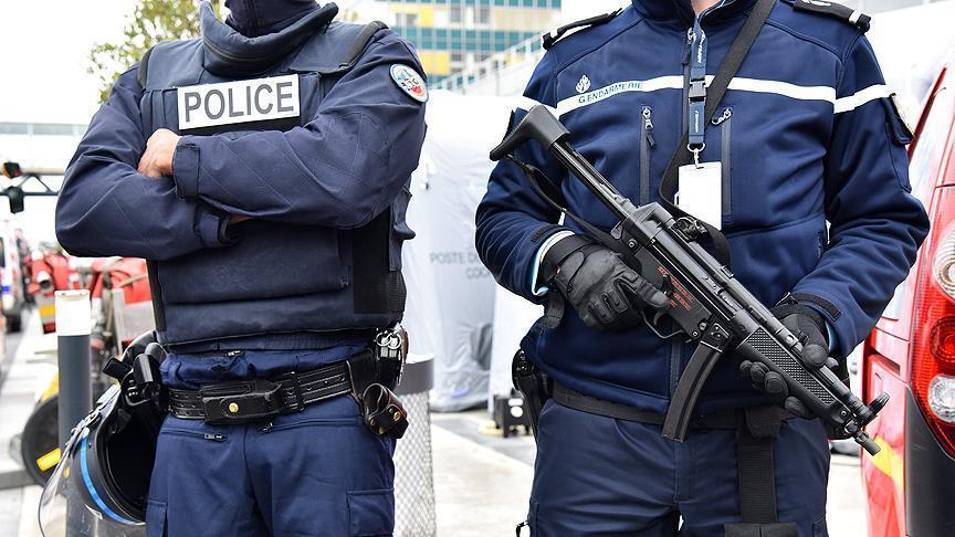 Stabbing attack in Hague injures at least 3 people