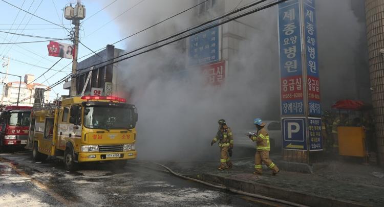 About 200 displaced by fire in low-income town in Seoul
