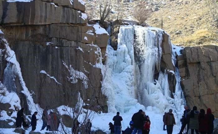 همدان‌دا مکتبلر باغلاندی