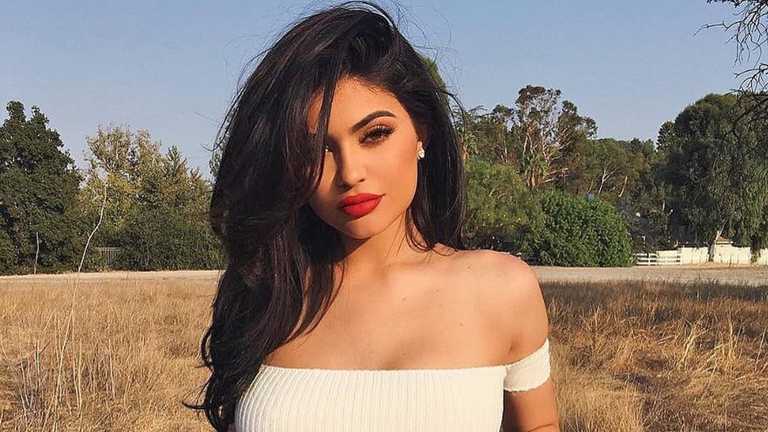 K. Jenner exhibits her hourglass figure in a plunging gown
