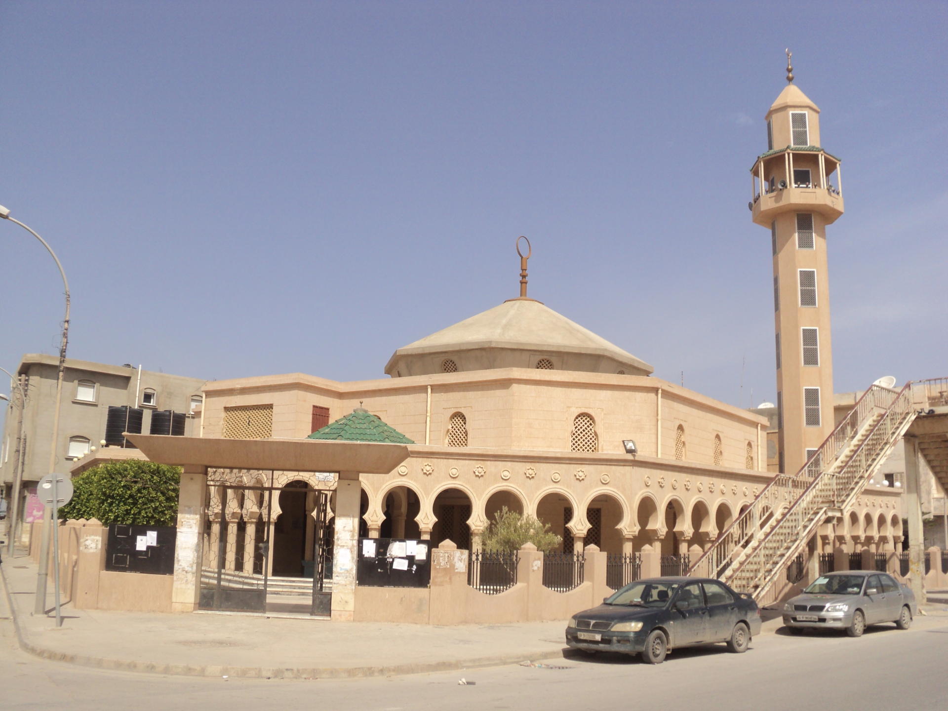 Saudi mosques reopen for prayers after closure