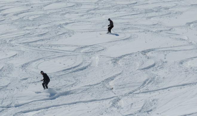 Nine skiers missing in US avalanche
