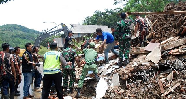 Tropical cyclone kills at least 97 in Indonesia