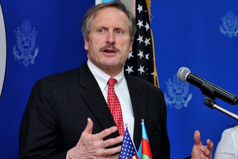 قاراباغلا باغلی پلان وار، ماسادادیر – آمریکا دیپلومات