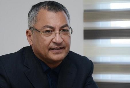 Yeni sədr daha bir nəfəri işdən çıxardı